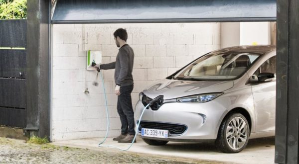 el gobierno obligara a instalar mas puntos de recarga para coches electricos